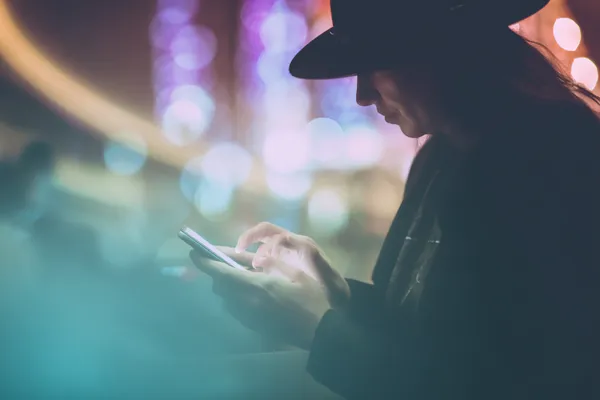 2777BET6 — A high-class gaming experience without limits A woman in a luxurious green gown next to an ornate roulette wheel, capturing the upscale casino mood of 2777BET6.